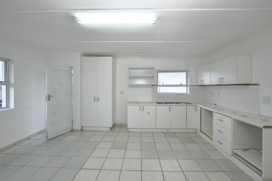 8 Bedroom Property for Sale in Parklands Western Cape